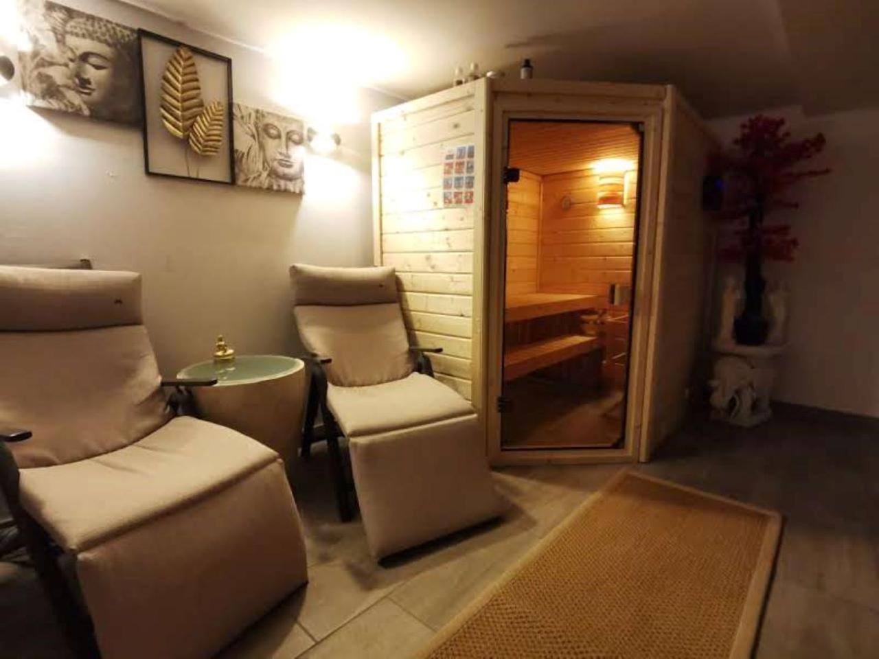 Bei Der Palme Mit Sauna Moeglichkeit Düsseldorf